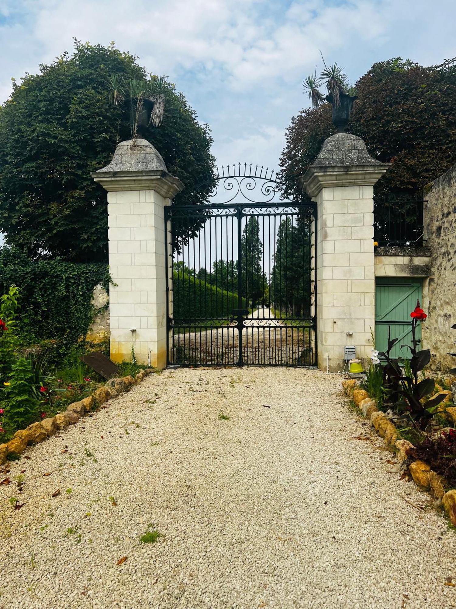 Chateau De La Thibaudiere - Chambre Du Tonneau Allonnes  Exterior photo